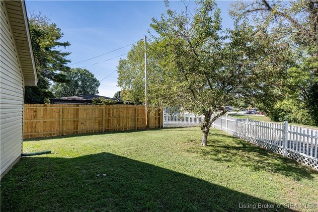 913 Carriage House Court, Jeffersonville, IN 47130