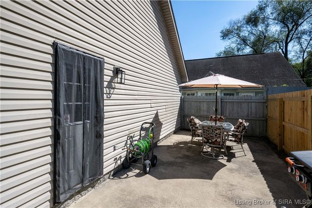 913 Carriage House Court, Jeffersonville, IN 47130