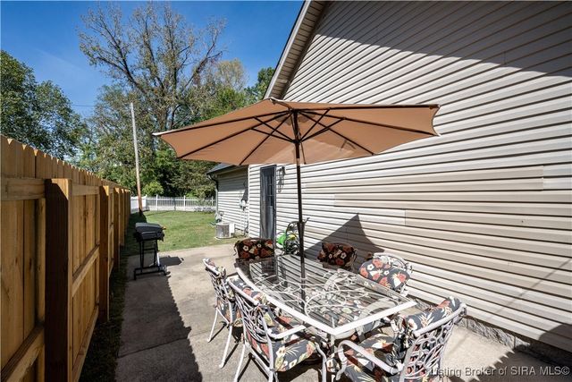 913 Carriage House Court, Jeffersonville, IN 47130