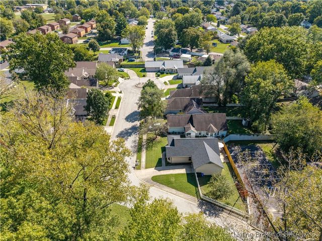 913 Carriage House Court, Jeffersonville, IN 47130