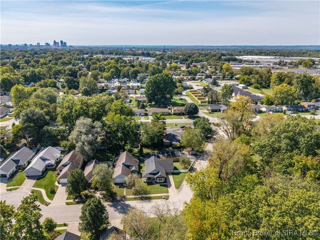 913 Carriage House Court, Jeffersonville, IN 47130