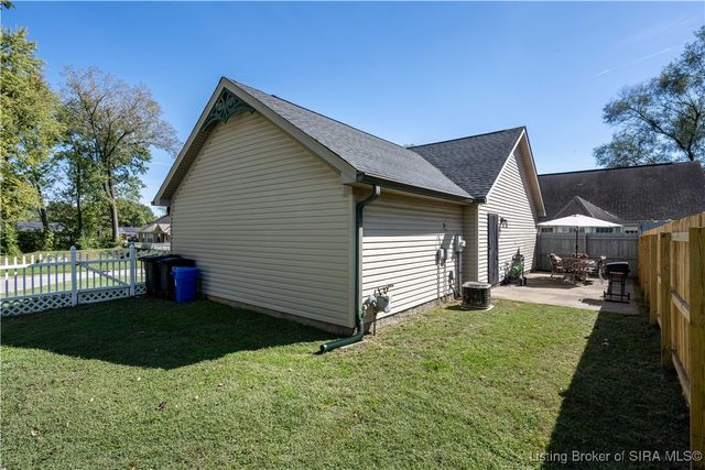 913 Carriage House Court, Jeffersonville, IN 47130