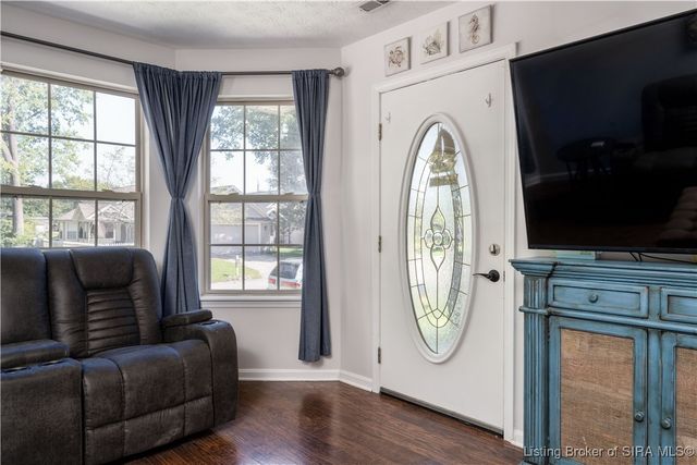 913 Carriage House Court, Jeffersonville, IN 47130