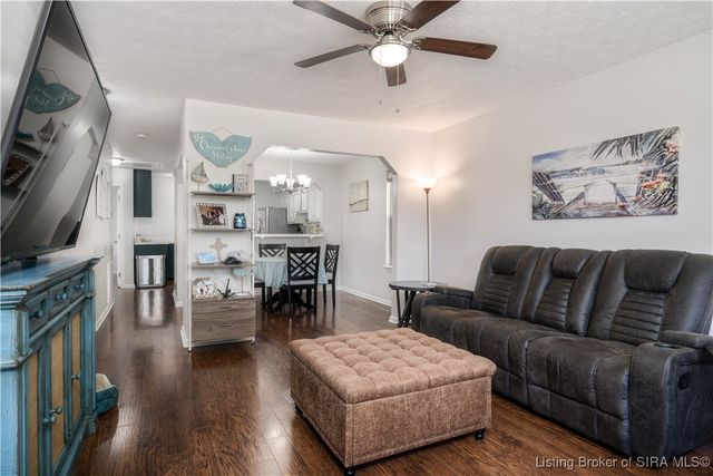 913 Carriage House Court, Jeffersonville, IN 47130
