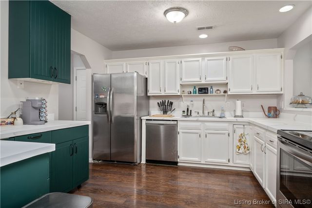 913 Carriage House Court, Jeffersonville, IN 47130