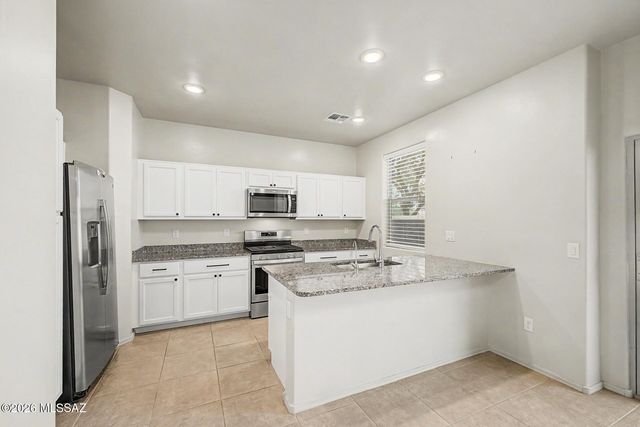 4240 E Columbus Park Place, Tucson, AZ 85712