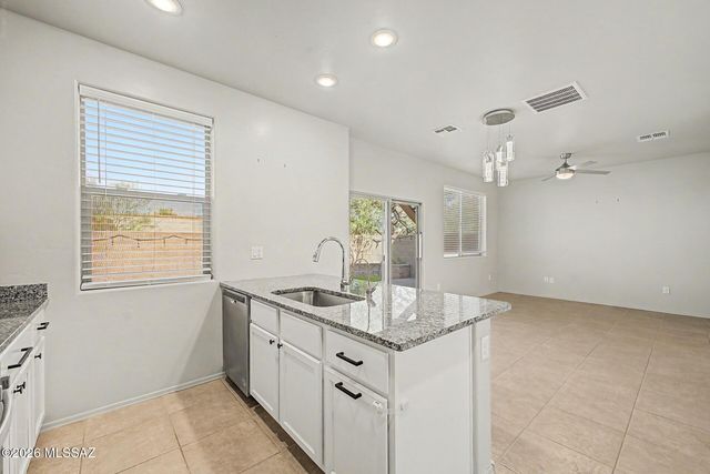 4240 E Columbus Park Place, Tucson, AZ 85712