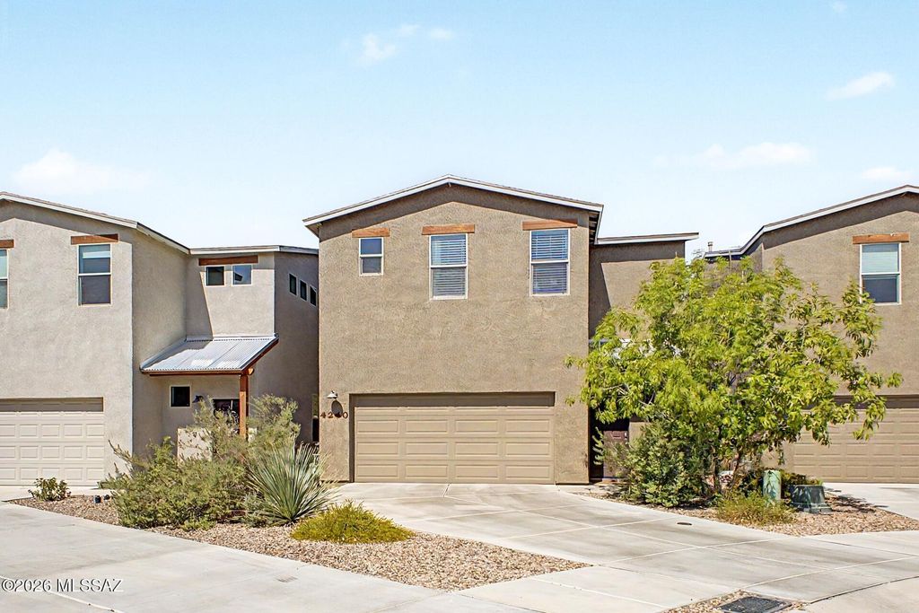 4240 E Columbus Park Place, Tucson, AZ 85712