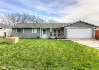 213 S 76th Ave, Yakima, WA 98908