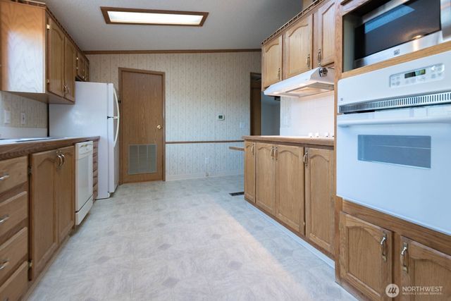 563 NW Silver Glen Lane, Bremerton, WA 98311