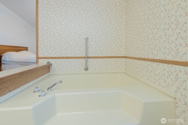 563 NW Silver Glen Lane, Bremerton, WA 98311