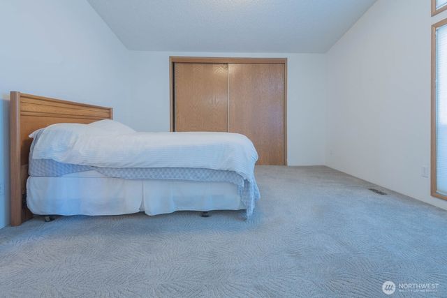 563 NW Silver Glen Lane, Bremerton, WA 98311