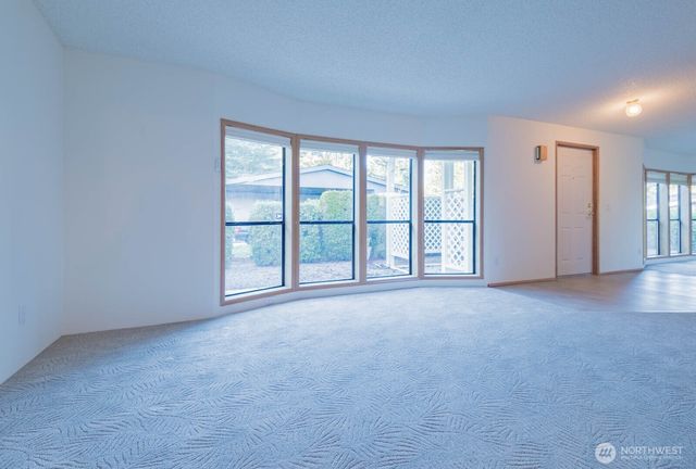 563 NW Silver Glen Lane, Bremerton, WA 98311