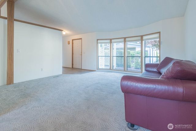 563 NW Silver Glen Lane, Bremerton, WA 98311