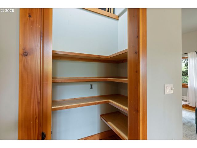 1273 11TH St, West Linn, OR 97068