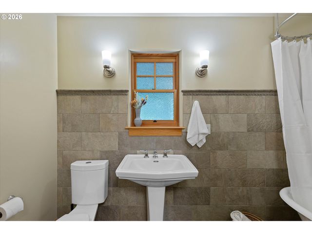 1273 11TH St, West Linn, OR 97068