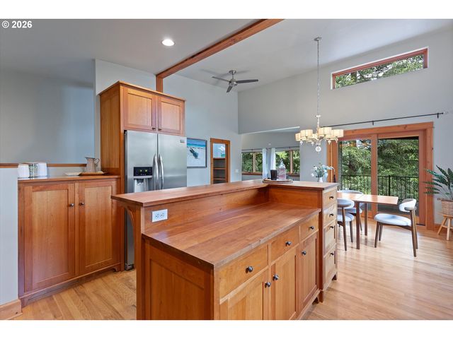 1273 11TH St, West Linn, OR 97068