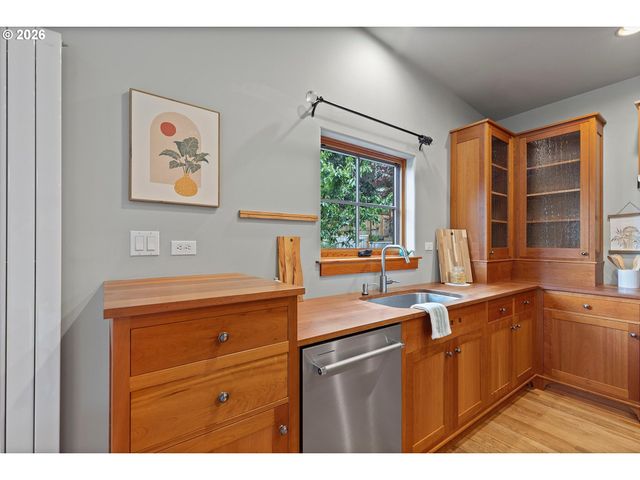 1273 11TH St, West Linn, OR 97068