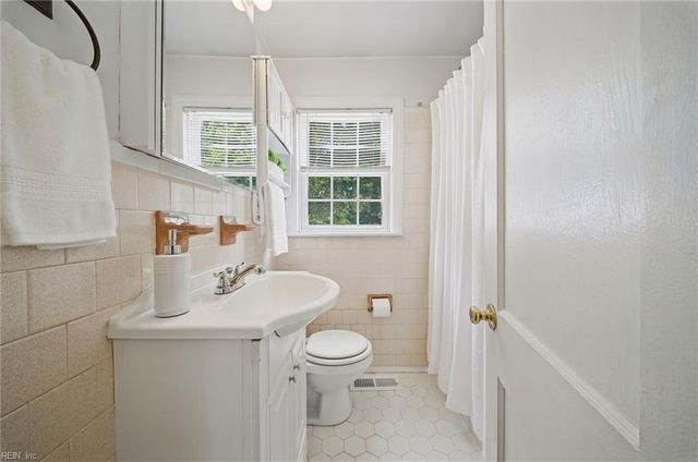 1382 Hammond CT, Norfolk, VA 23503
