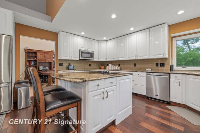 5790 Dunrovin Drive, Saginaw Twp, MI 48638