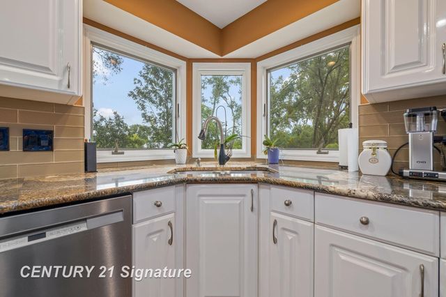 5790 Dunrovin Drive, Saginaw Twp, MI 48638