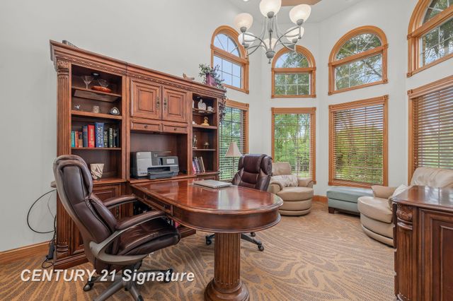 5790 Dunrovin Drive, Saginaw Twp, MI 48638