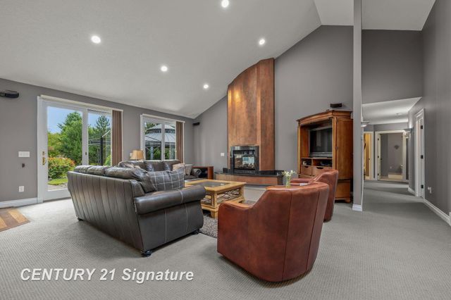 5790 Dunrovin Drive, Saginaw Twp, MI 48638