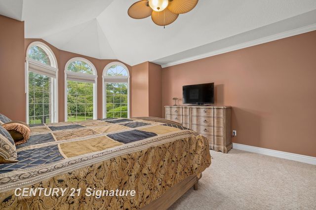 5790 Dunrovin Drive, Saginaw Twp, MI 48638