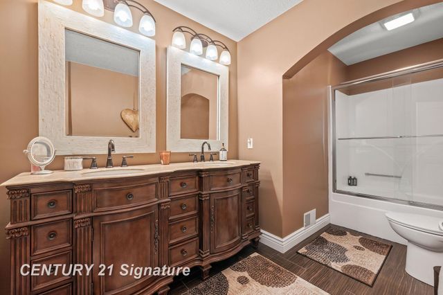 5790 Dunrovin Drive, Saginaw Twp, MI 48638