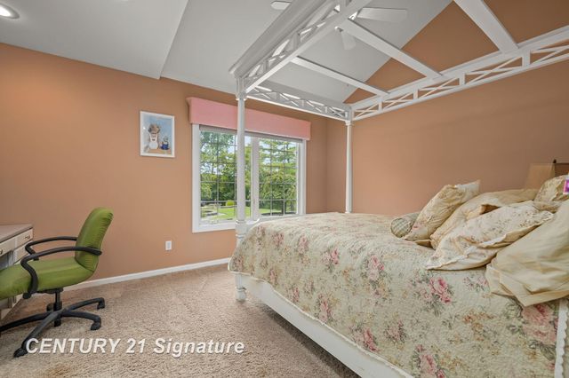 5790 Dunrovin Drive, Saginaw Twp, MI 48638