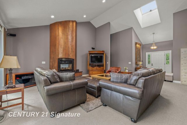 5790 Dunrovin Drive, Saginaw Twp, MI 48638