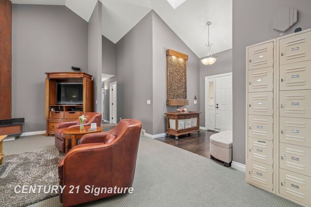 5790 Dunrovin Drive, Saginaw Twp, MI 48638