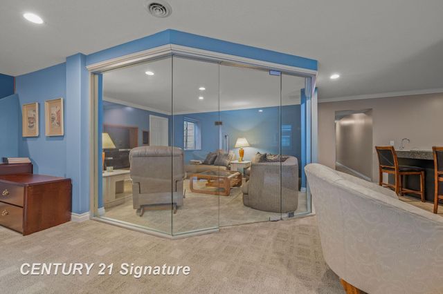 5790 Dunrovin Drive, Saginaw Twp, MI 48638