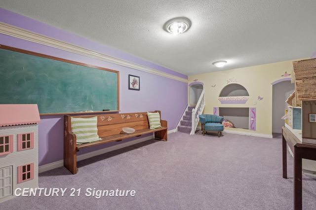 5790 Dunrovin Drive, Saginaw Twp, MI 48638