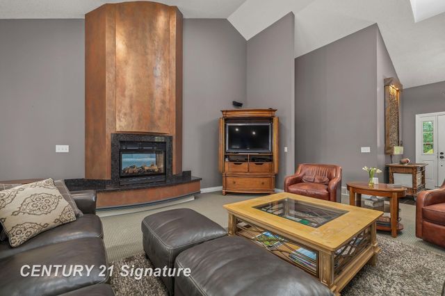 5790 Dunrovin Drive, Saginaw Twp, MI 48638