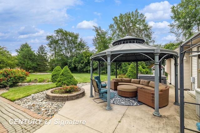 5790 Dunrovin Drive, Saginaw Twp, MI 48638
