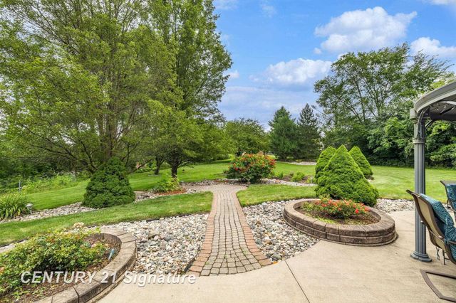 5790 Dunrovin Drive, Saginaw Twp, MI 48638