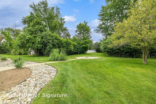 5790 Dunrovin Drive, Saginaw Twp, MI 48638