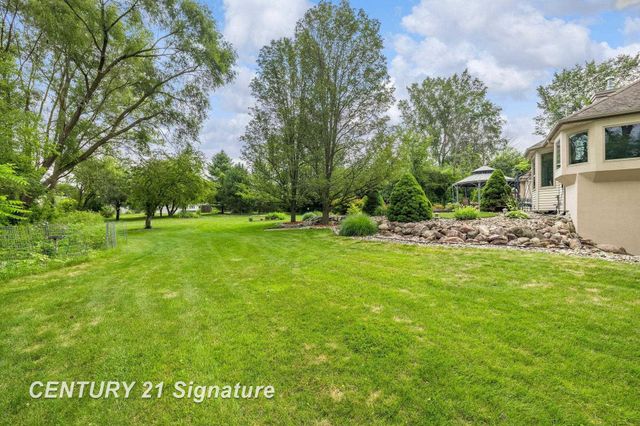 5790 Dunrovin Drive, Saginaw Twp, MI 48638