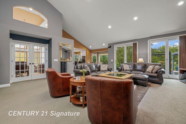 5790 Dunrovin Drive, Saginaw Twp, MI 48638