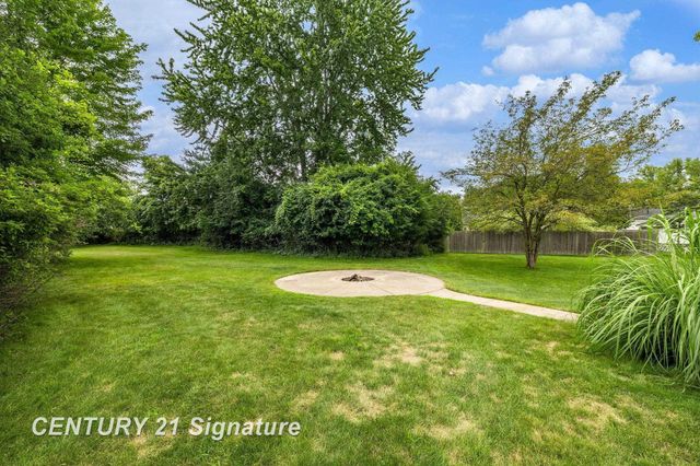 5790 Dunrovin Drive, Saginaw Twp, MI 48638