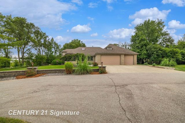 5790 Dunrovin Drive, Saginaw Twp, MI 48638