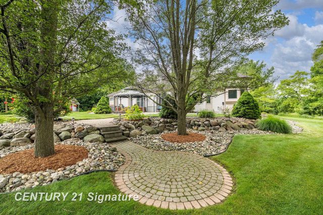 5790 Dunrovin Drive, Saginaw Twp, MI 48638