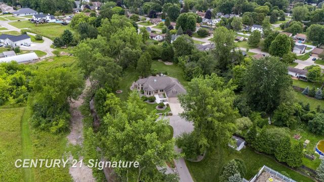 5790 Dunrovin Drive, Saginaw Twp, MI 48638