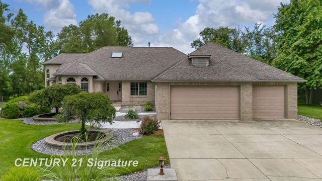 5790 Dunrovin Drive, Saginaw Twp, MI 48638