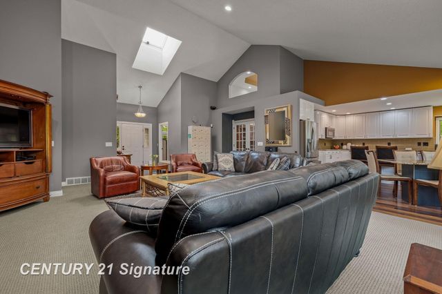 5790 Dunrovin Drive, Saginaw Twp, MI 48638