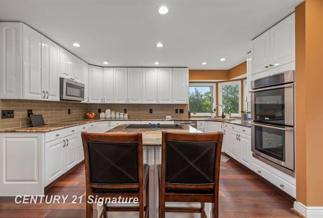 5790 Dunrovin Drive, Saginaw Twp, MI 48638