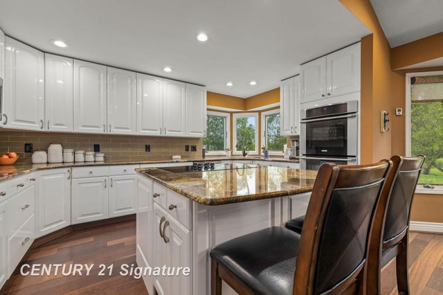5790 Dunrovin Drive, Saginaw Twp, MI 48638