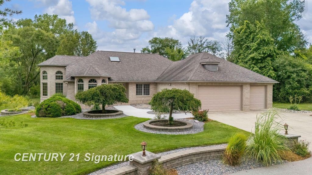 5790 Dunrovin Drive, Saginaw Twp, MI 48638