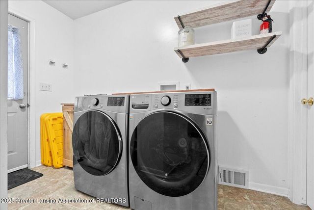 1015 Brad Street, Lansing, MI 48911